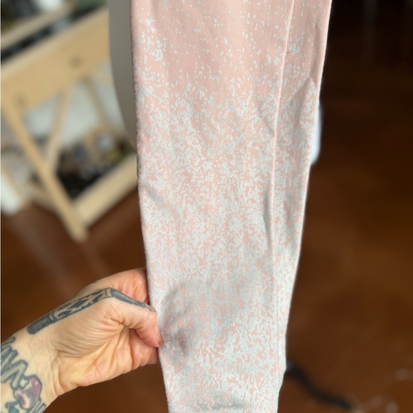 Beyond Yoga Light Ombré Shimmer Pink Leggings - XS - Picture 10 of 15